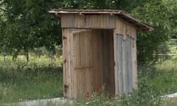 La sat, WC-ul cu apă în casă rămâne un lux! Mai puțin de jumătate dintre gospodării îl au