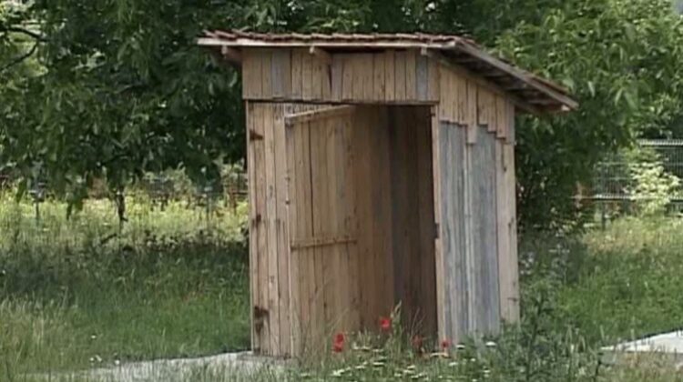 La sat, WC-ul cu apă în casă rămâne un lux! Mai puțin de jumătate dintre gospodării îl au