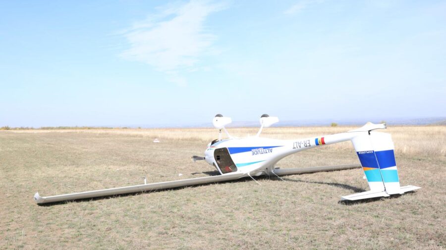 Accident de aviație la Vadul lui Vodă: o aeronavă s-a răsturnat cu o persoană la bord