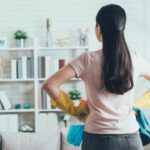 Femeile la cratiță, bărbații mai rar: diferență de aproape trei ori în familiile cu copii