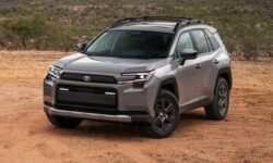 Risc de accident la Toyota RAV4: aproape 39 000 de mașini, rechemate în service