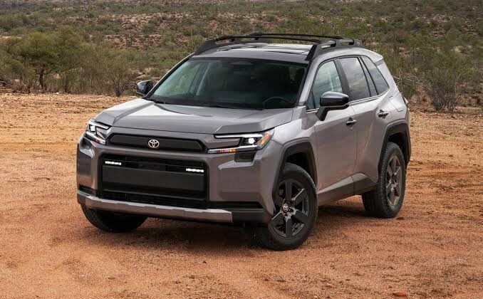 Risc de accident la Toyota RAV4: aproape 39 000 de mașini, rechemate în service