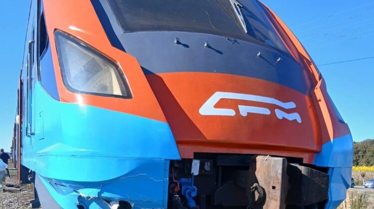 Mașină spulberată de tren pe ruta Chișinău–Bulboaca
