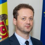 Cine vine la șefia AGE după scandalul datelor! SUV de 21 590 de euro, salariu de 213 mii și afacere privată