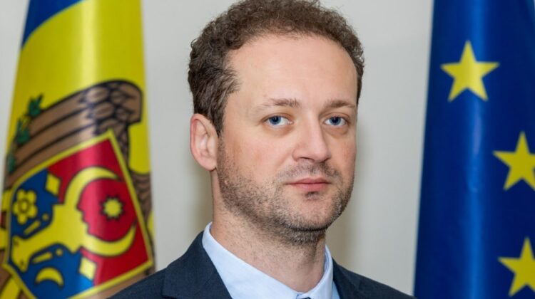 Cine vine la șefia AGE după scandalul datelor! SUV de 21 590 de euro, salariu de 213 mii și afacere privată