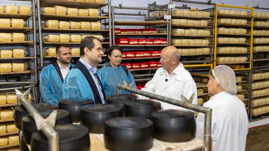 Criza din paharul cu lapte! Moldova rămâne dependentă de importuri, în ciuda producției în creștere