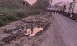 Port de stat, drum din Evul Mediu! Camioanele cu cereale, împotmolite în noroi la Giurgiulești