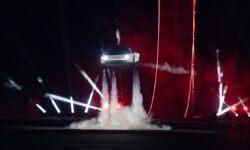 Elon Musk a ridicat Tesla în aer: noul Roadster sare peste mașini și merge cu roțile în sus