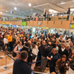 Aeroportul Chișinău, luat cu asalt la 5 dimineața. Sute de pasageri au umplut terminalul
