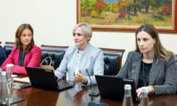 Optimismul Guvernului, spulberat de cifre? FMI vede o economie care crește cu pași de melc