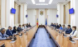 Guvernul schimbă rețeta economică în fața FMI! Mai puține cheltuieli nesustenabile, investiții și privatizări