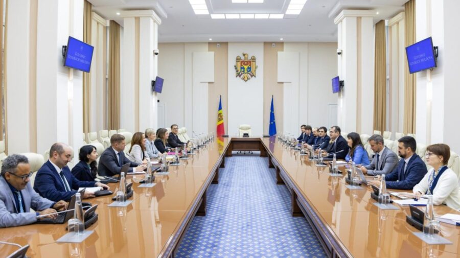 Guvernul schimbă rețeta economică în fața FMI! Mai puține cheltuieli nesustenabile, investiții și privatizări