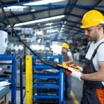 Industria, trasă în jos de prelucrare. Nici creșterea de peste 24% din energie nu a compensat scăderea