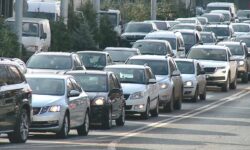 Nu achiți parcarea, riști blocarea roții și evacuarea mașinii. Proiect de lege, aprobat de Guvern