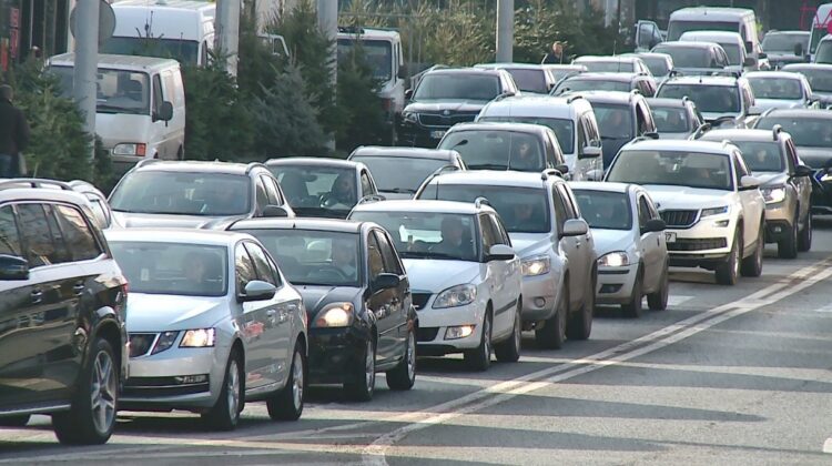 Nu achiți parcarea, riști blocarea roții și evacuarea mașinii. Proiect de lege, aprobat de Guvern