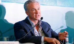 Miliardarul care a băgat spaima în fermierii europeni vine în Moldova! Ce pregătește „regele puilor”