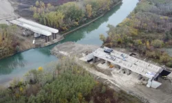 În loc să taie panglica, a ajuns la tribunal! Constructorul Podului de la Ungheni, cu datorii de 605 milioane de lei